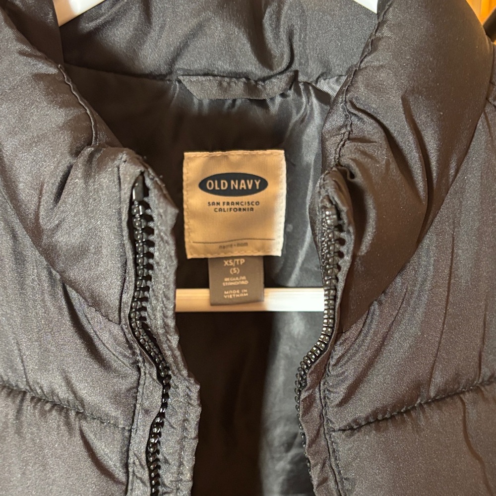 Old Navy Black Puffer Vest‎ AND Graphic Tee~Sz 5 - Picture 10 of 12